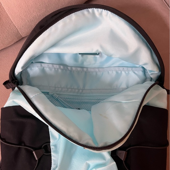 Lululemon Athletica Aqua and Black Run All Day Backpack - Picture 6 of 11